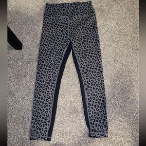 Unworn leopard print workout leggings in a size small